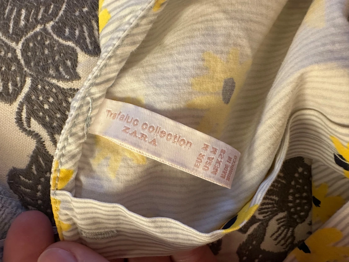 Blommig blus från Zara  - 2