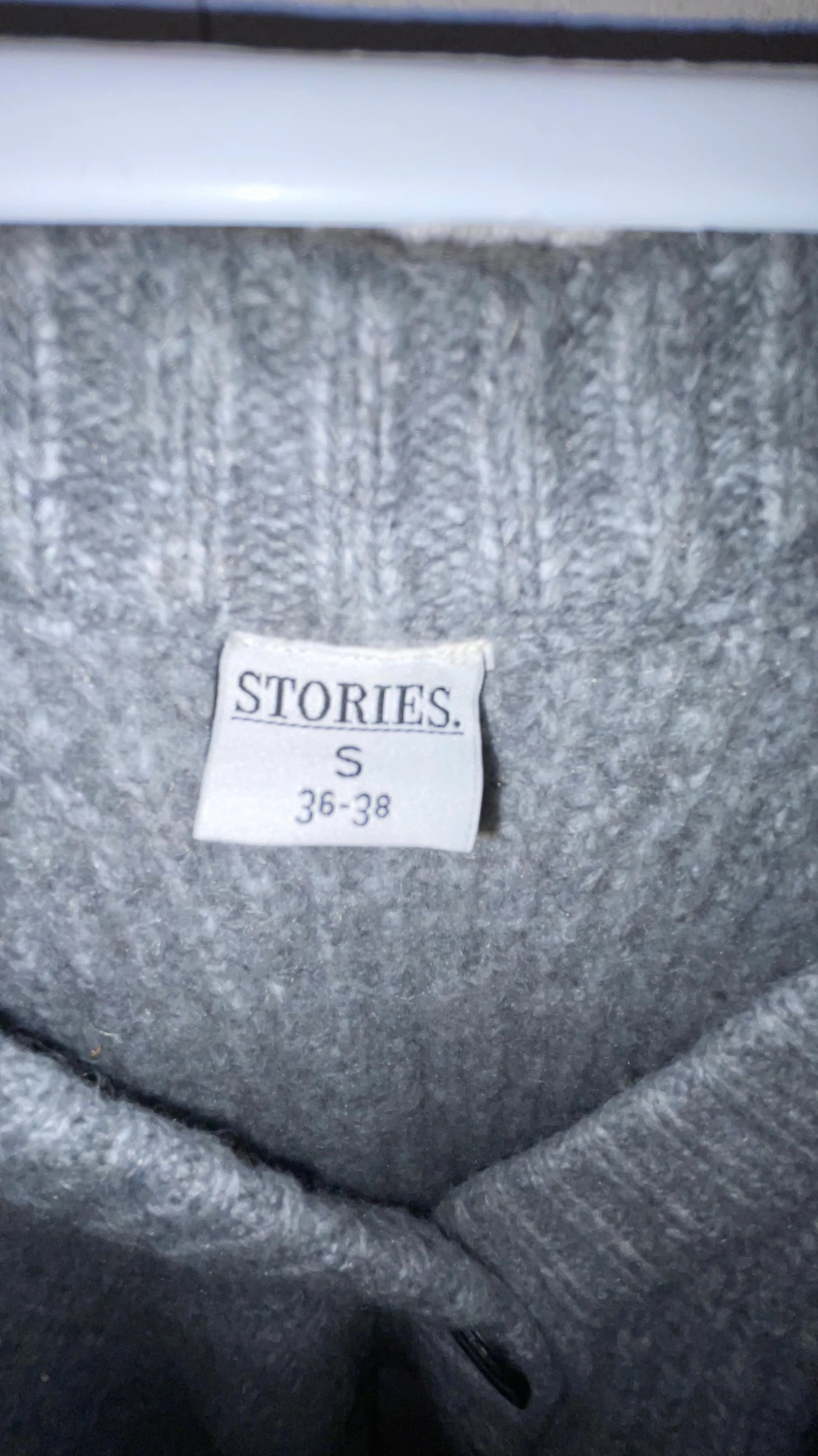 Grå stickad kofta från Stories S - 1