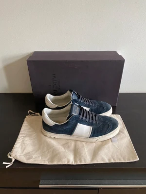 Valentino Flycrew - Valentino Flycrew, box och dustbag, självklart äkta