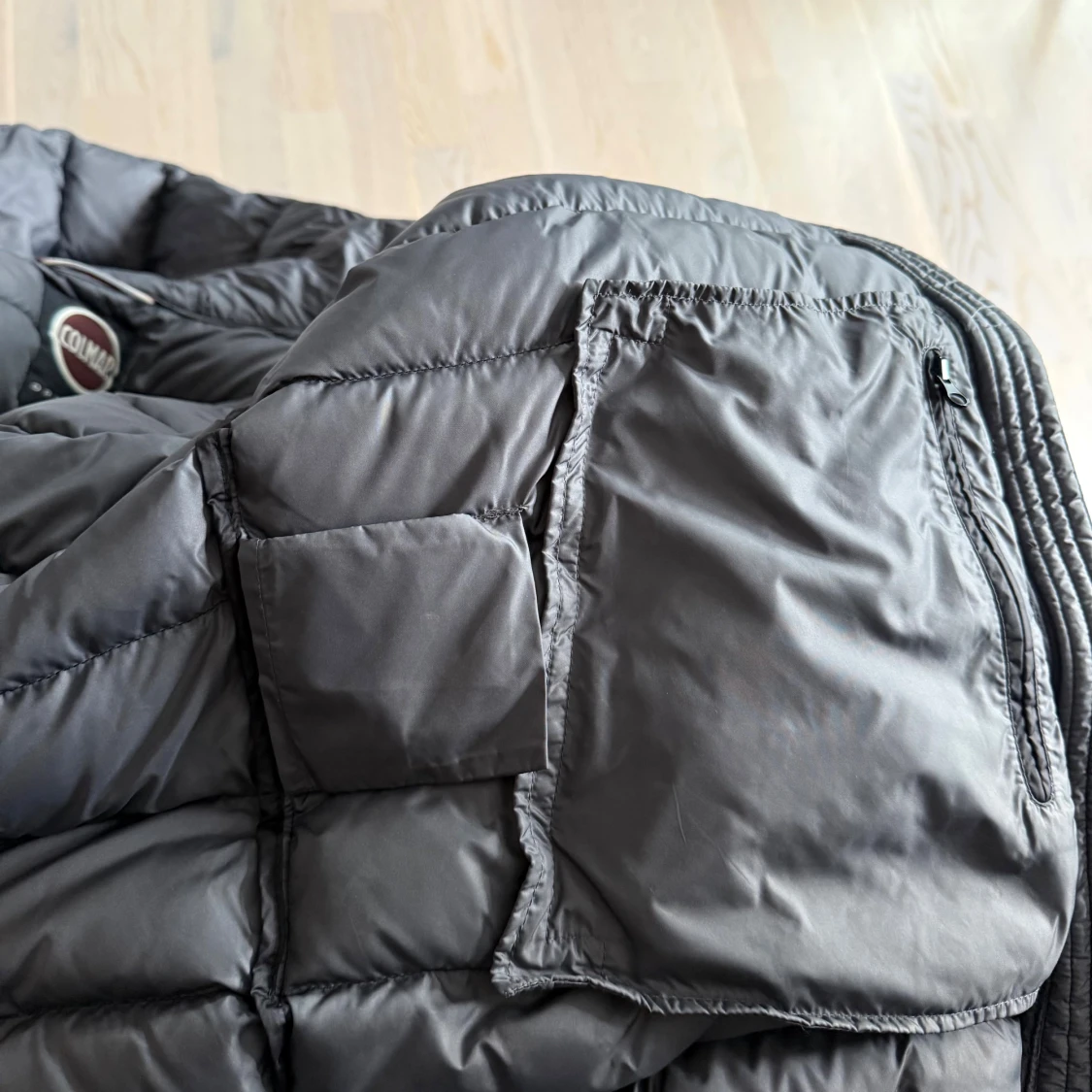 Svart dunjacka från Colmar med huva - 3