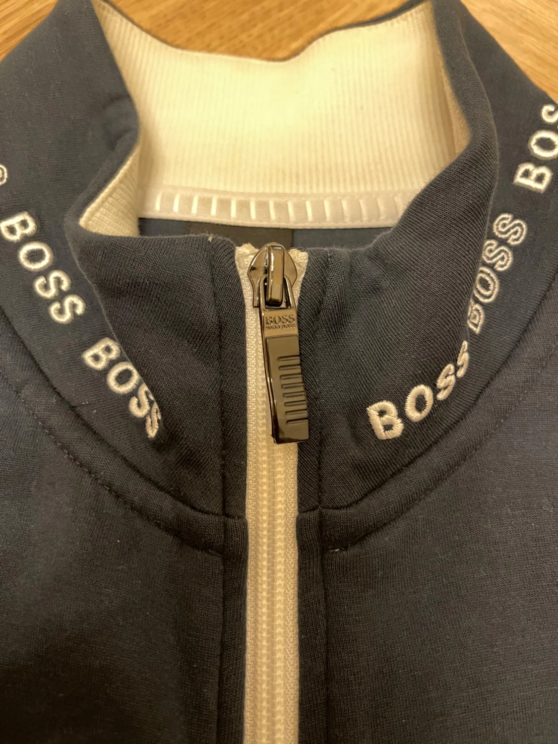 Mörk blå zipjacka från Hugo Boss - 2