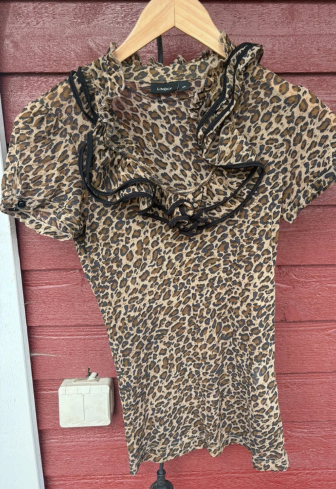 Leopardmönstrad blus från Lindex XS