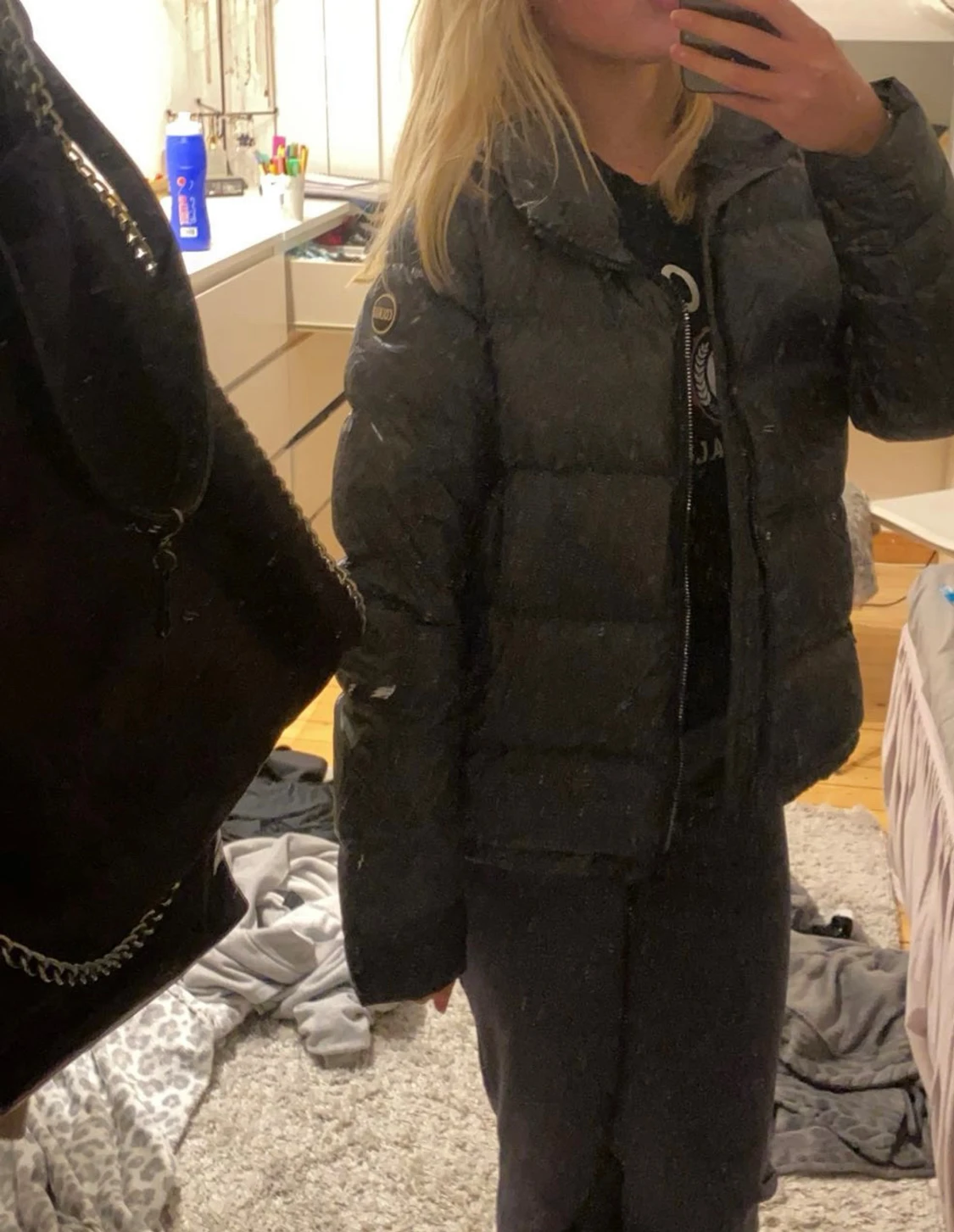 Mörkblå pufferjacka från Colmar