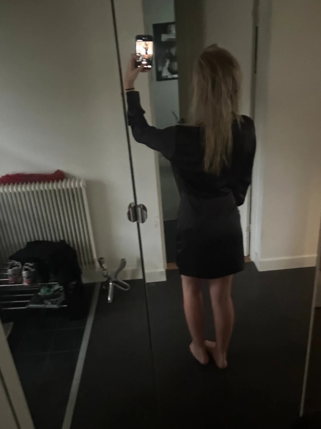 Svart satinklänning från Zara i storlek XS - 2