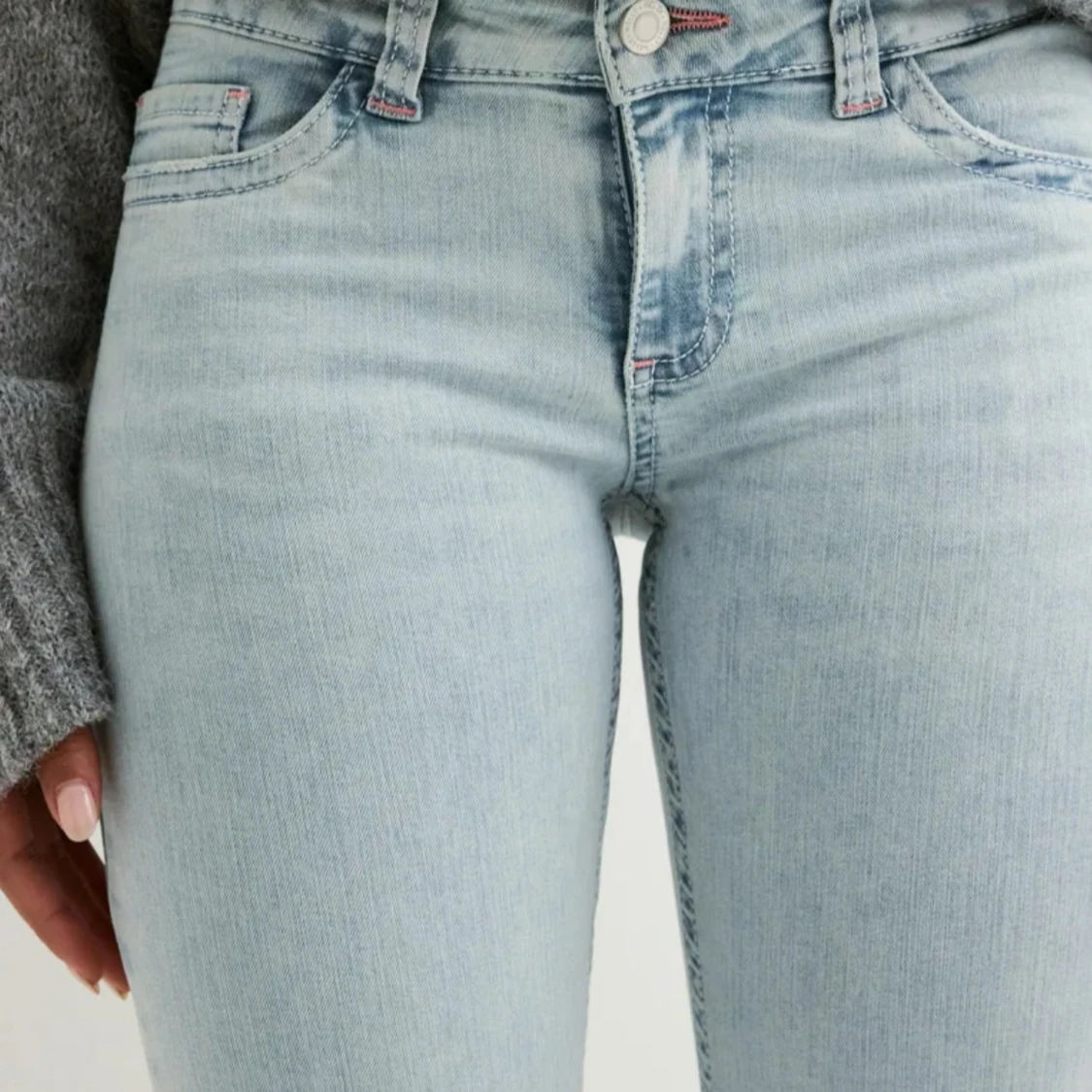 Nelly ljusblå bootcut jeans med broderi - 3