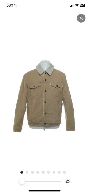 Levi’s jacka - Skön cowboyjacka. Lite liten i storleken skulle jag säga. Helt stilren. Håller hur längs som helst och går aldrig sönder. Yeeeehaw