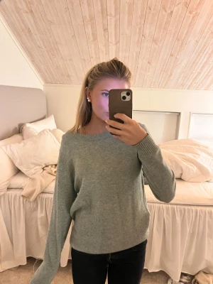 Ljusgrön stickad tröja  - Ljusgrön stickad tröja ifrån Vero Moda k storlek xs i skönt material