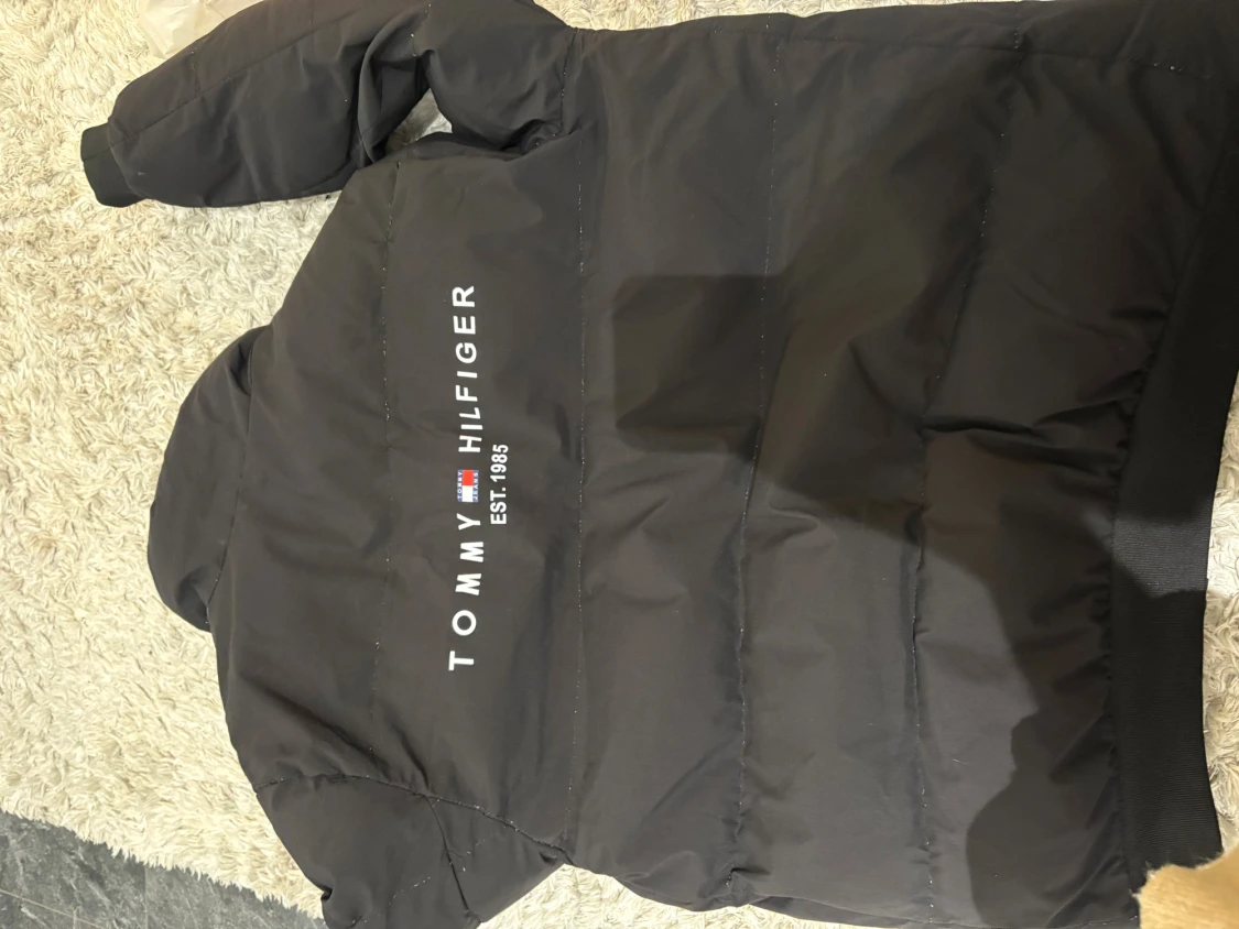 Svart pufferjacka Tommy Hilfiger - 1