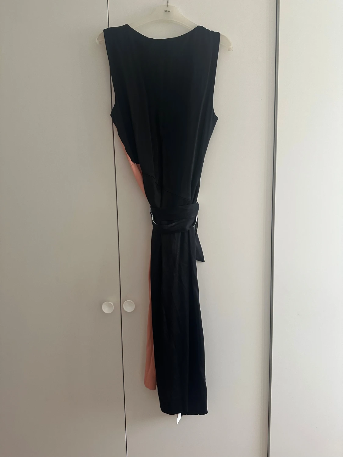 Svart omlottklänning från Diane von Furstenberg - 4