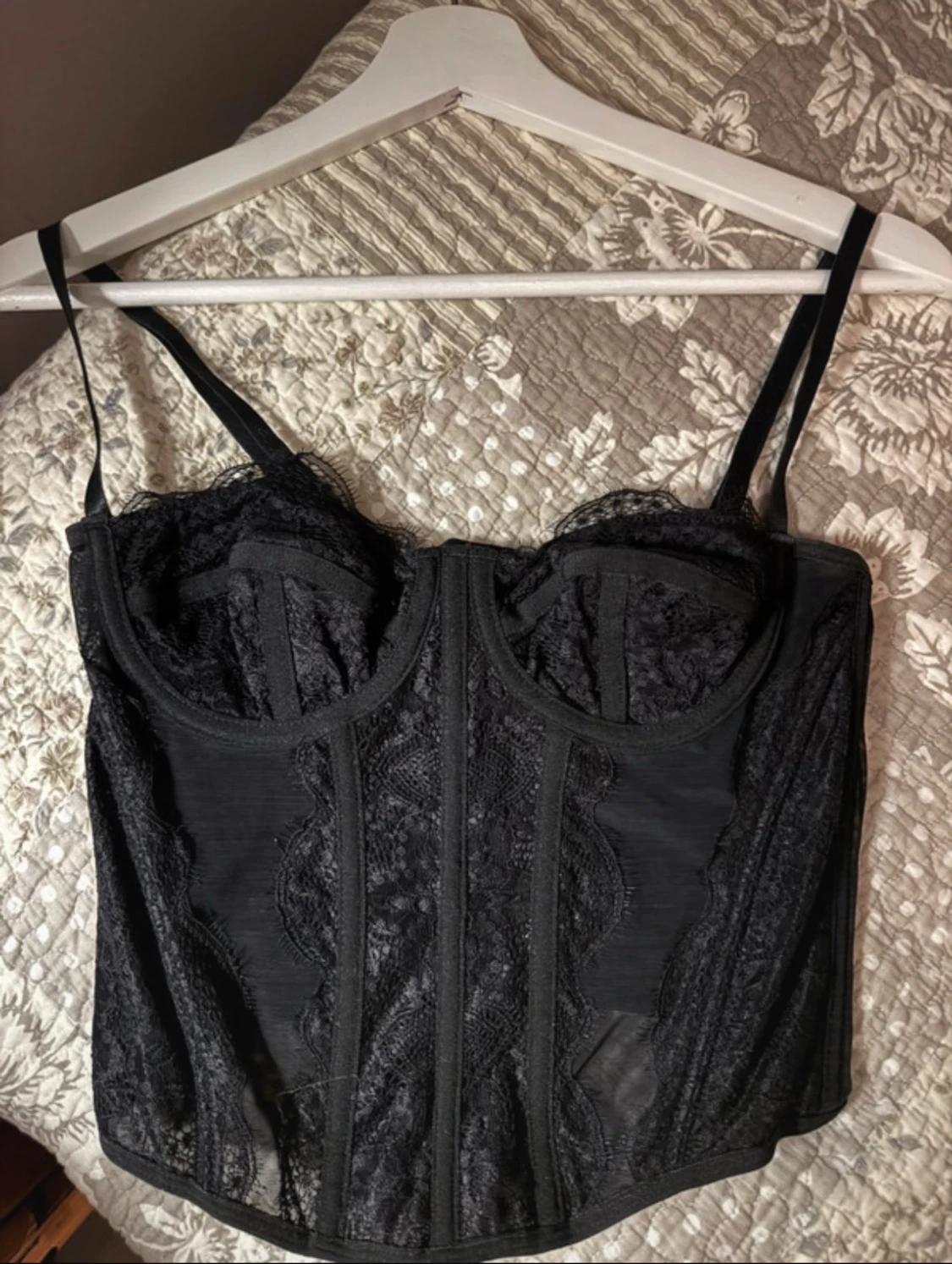 Svart spetskorsett 