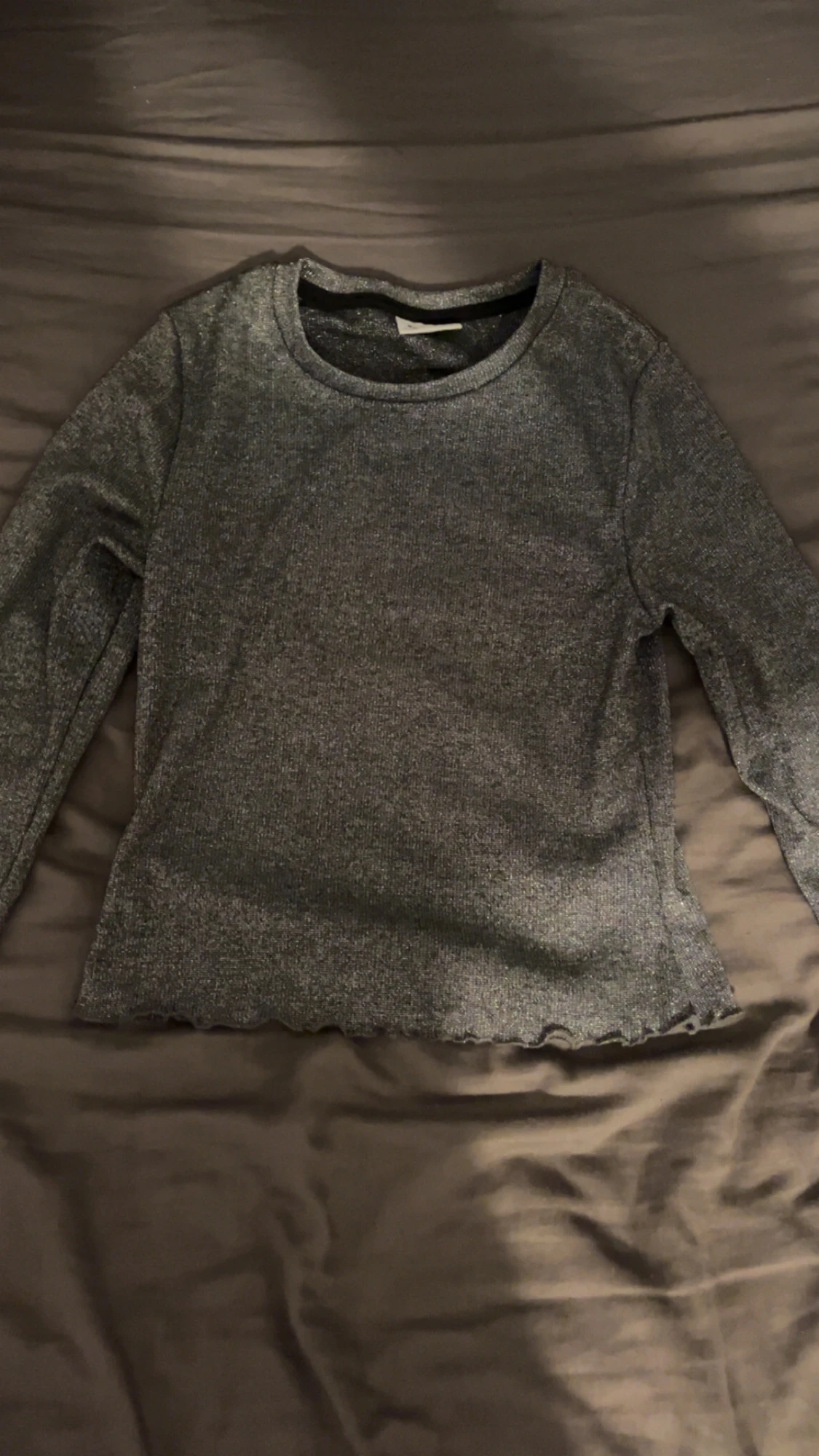 Glittrig långärmad tröja Kappahl