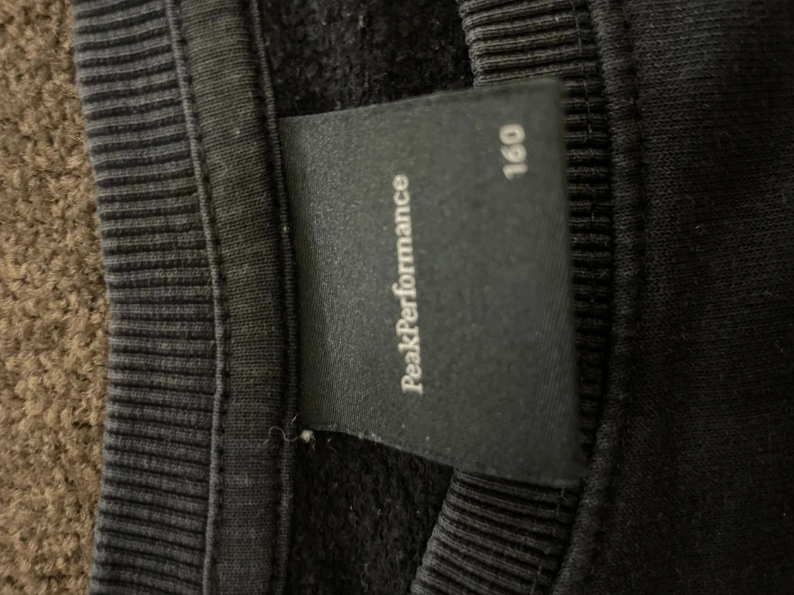 Svart Peak Performance sweatshirt 160 - 2