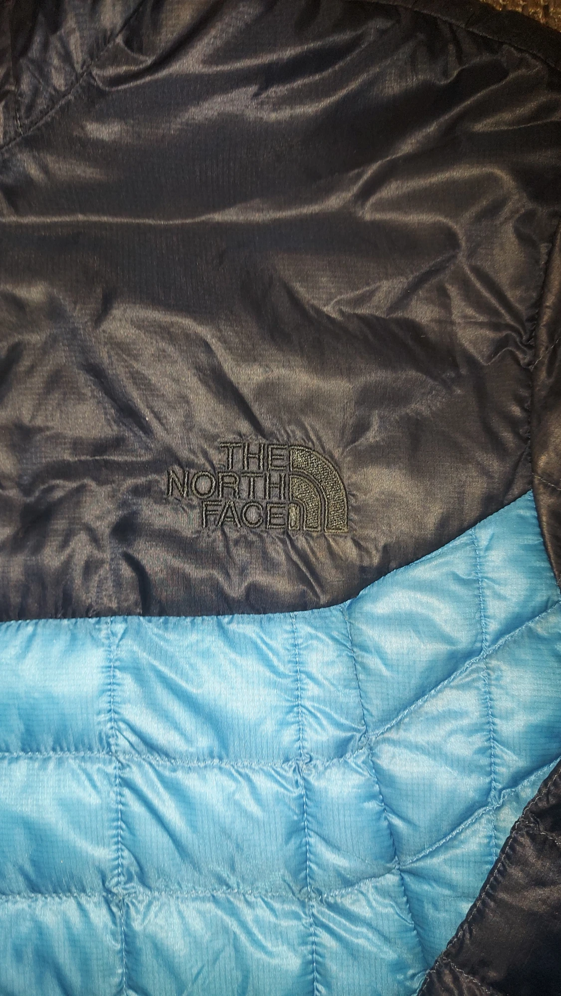 Blå och svart dunjacka från The North Face - 4