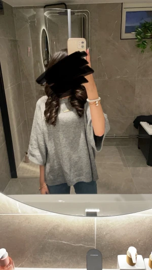 Stickad trekvarts ärmad tröja - Grå stickad tröja 