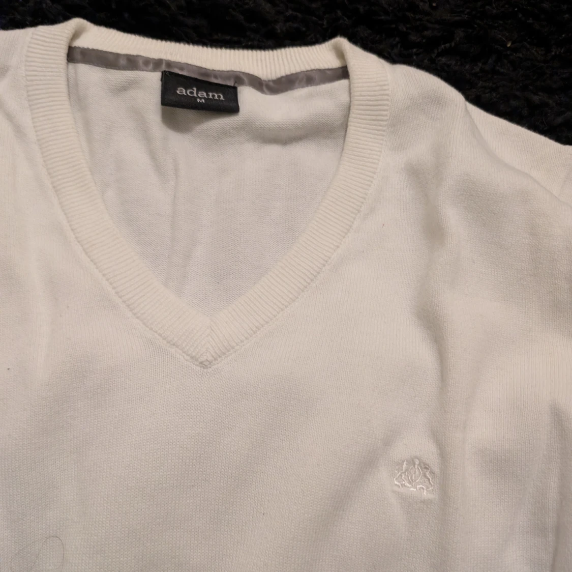 Vit v-ringad tröja från Adam stl M - 1