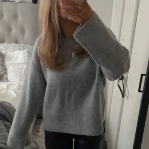 Stickad tröja Gina  - Sticakd tröja från Gina Young storlek 158/164, lite nopprig