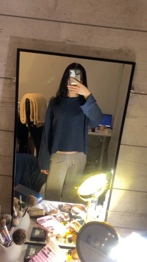 Mörk blå stickad tröja - Mörk blå stickad tröja storlek M❤️ men passar S också