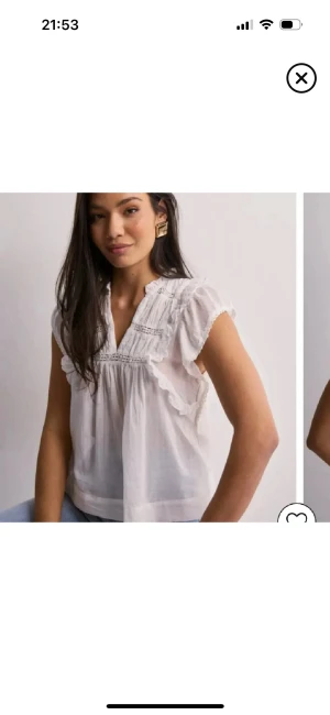 Blus Neo Noir - Säljer den här blusen från Neo Noir i helt nytt skick, skriv om ni vill ha föer bilder💞(nypris 599kr)