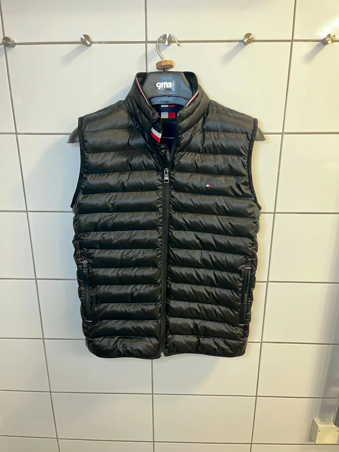 Svart dunväst från Tommy Hilfiger - 2