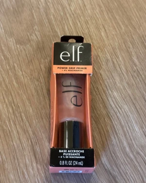 e.l.f. Power Grip Primer 24ml - Helt ny i orginalförpackning💓 e.l.f. Power Grip Primer med 4% niacinamide i en genomskinlig gel-formula. 