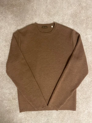 Stenströms merino tröja - Säljer denna riktigt snygga 100 % merinoull tröjan från Stenströms. Tröjan är helt ny och aldrig använd. Nypris runt 1500 kr! Perfekt till vintern! ☃️Hör av er ifall ni har några frågor! 🙌⭐️⚜️