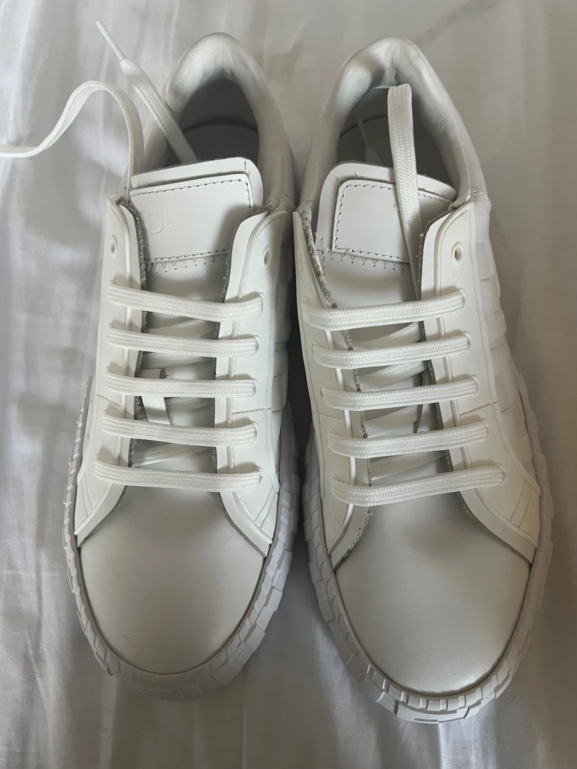 Vita Fendi sneakers med FF-mönster - 1