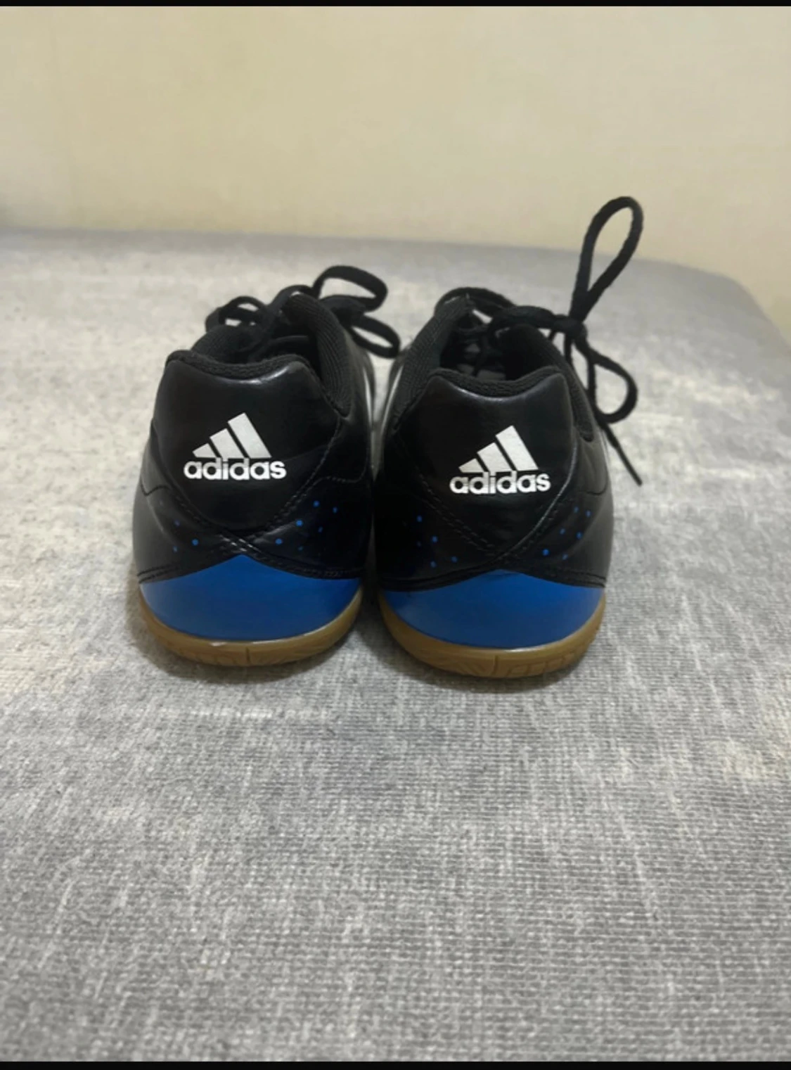 Adidas svarta fotbollsskor strl 45⅓ - 1