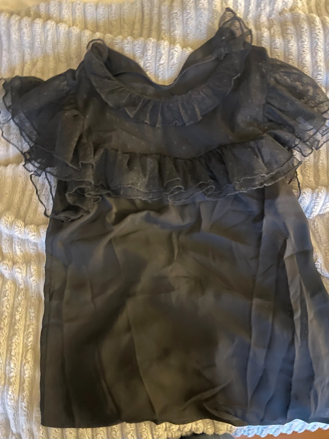 Svart blus med volang och prickig mesh💞 - 3