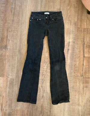 Gina jeans - Snygga Low waist jeans från Gina tricot, storlek 32!!💕
