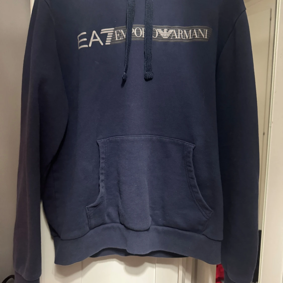 Mörkblå hoodie från Emporio Armani - 2