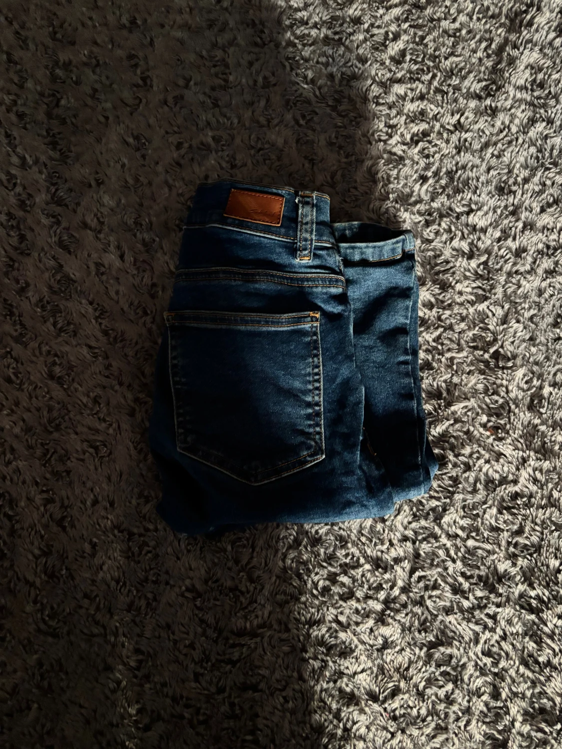 Mörkblå bootcut jeans