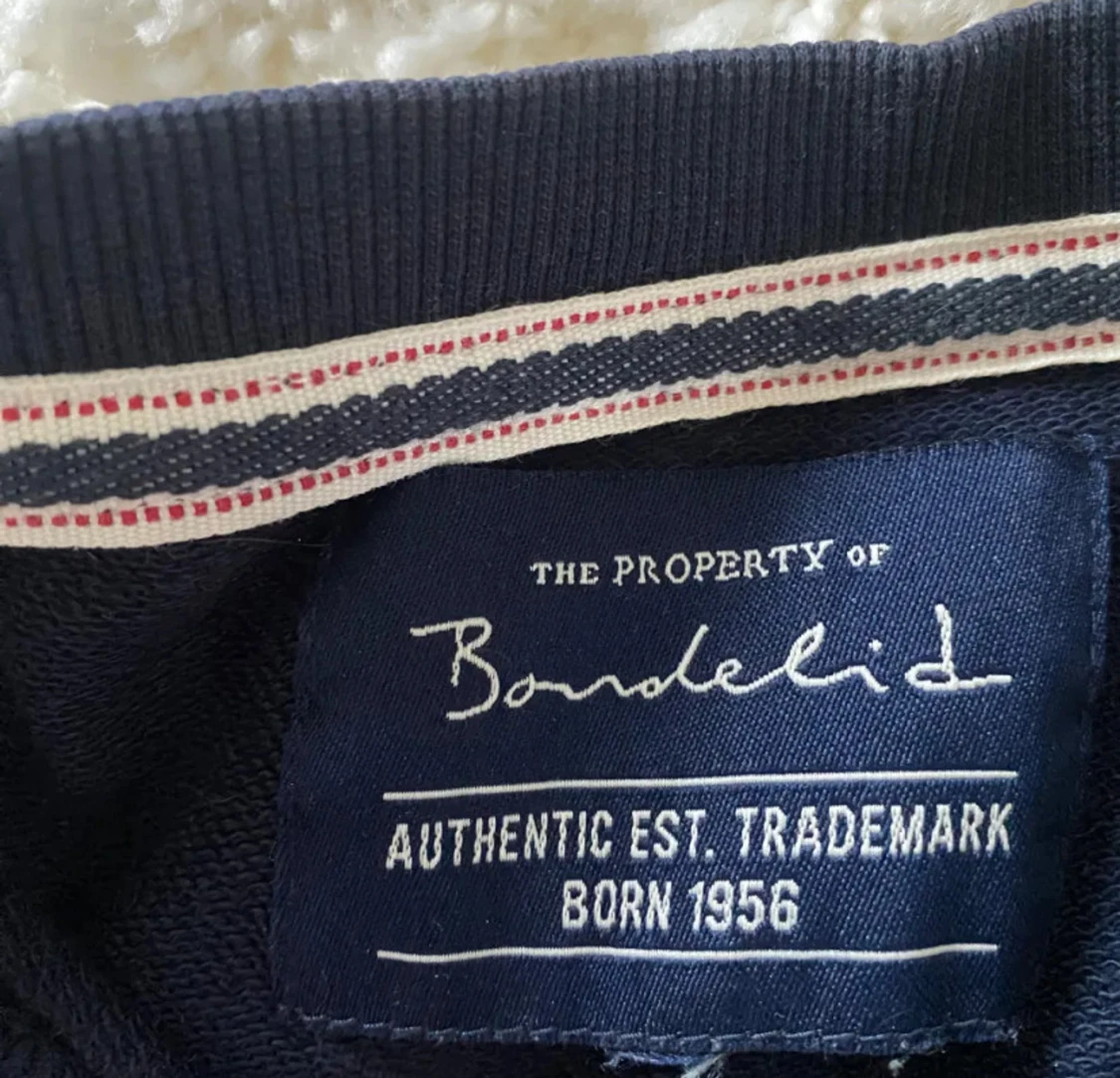 Mörkblå tröja - 2