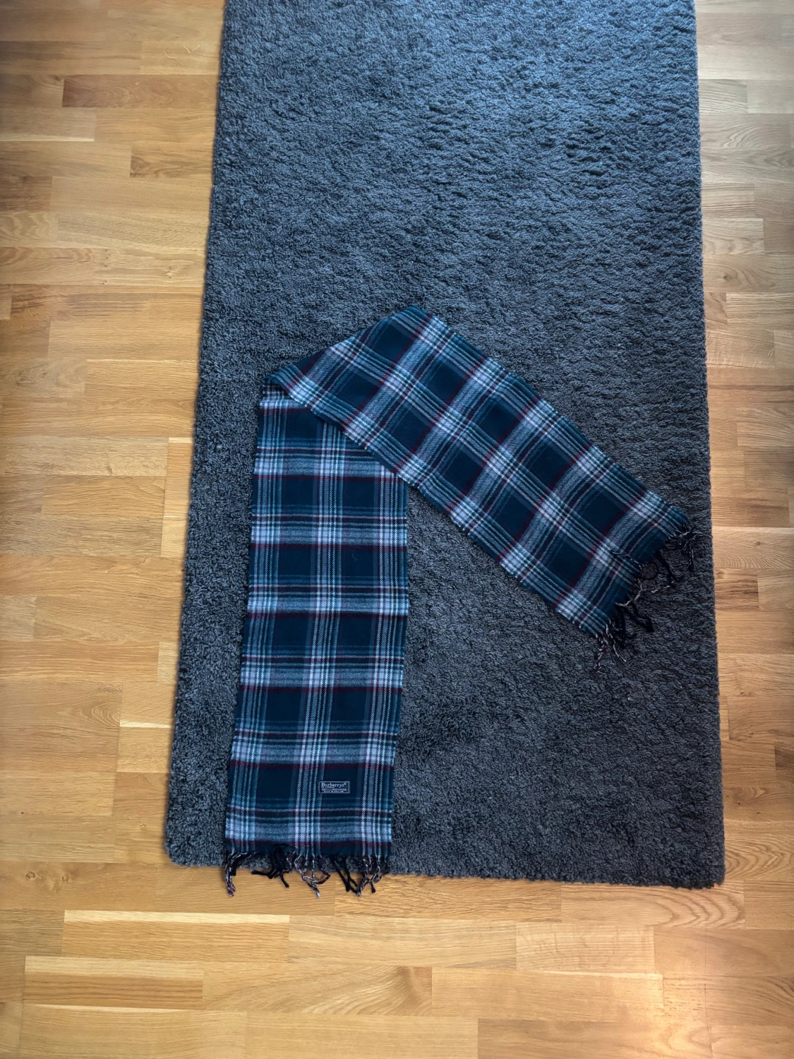 Burberry Scarf (ÄKTA) - 2