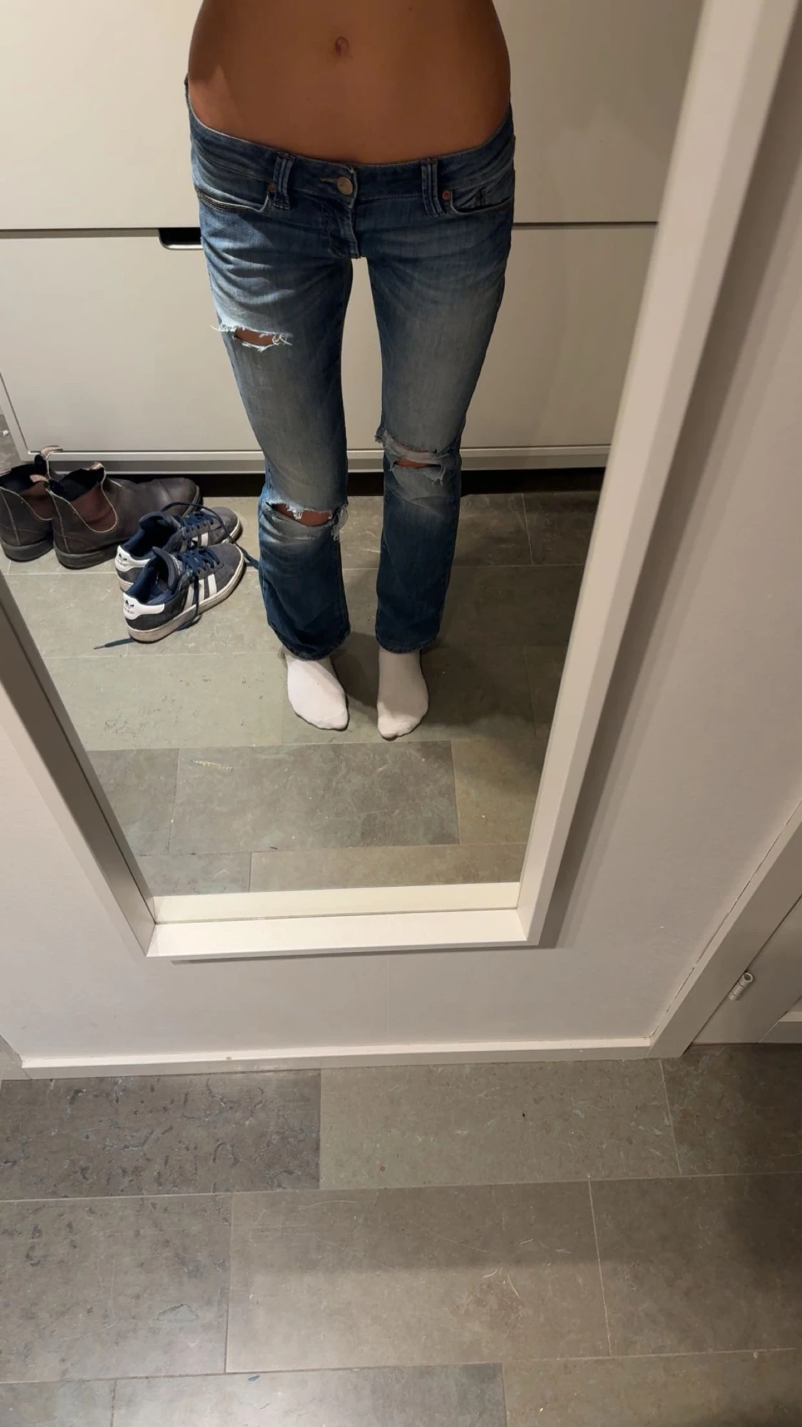 Super Lågmidjade jeans med hål - 2