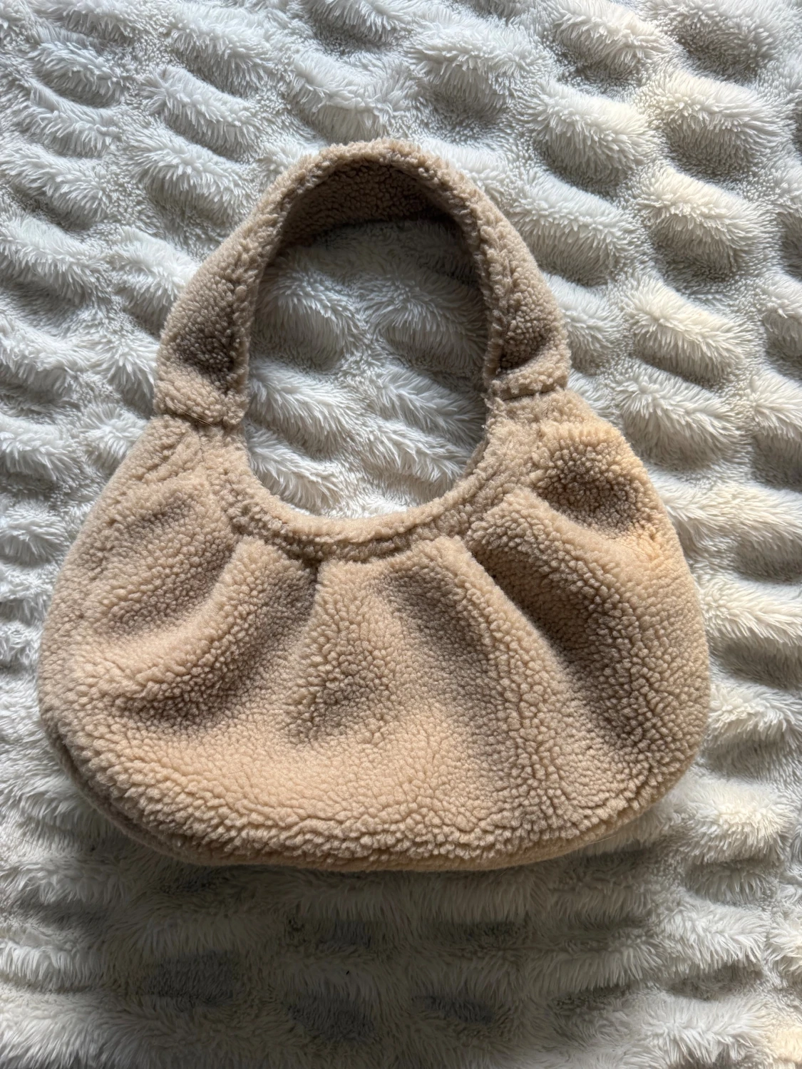 Beige fluffig teddyväska  - 2