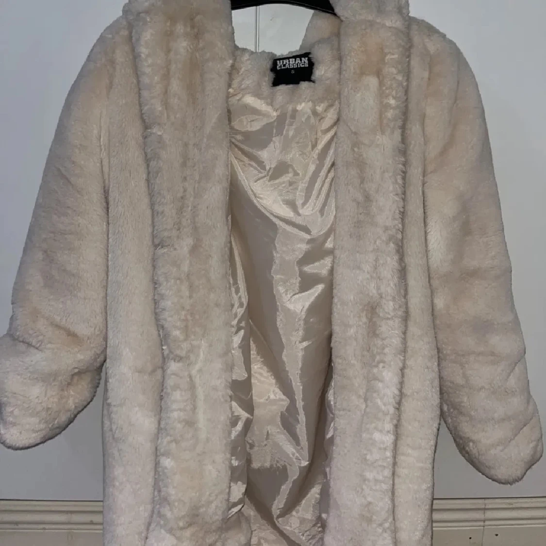 Beige pälsjacka från Urban Classics