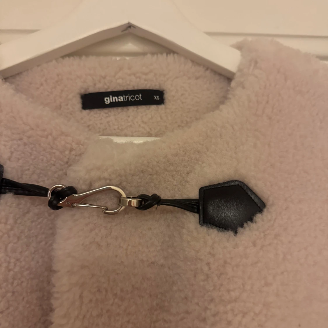 Beige teddyjacka från Gina Tricot XS - 1