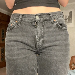 Gina tricot - Mom jeans, säljer då dom inte kommer till användning 
