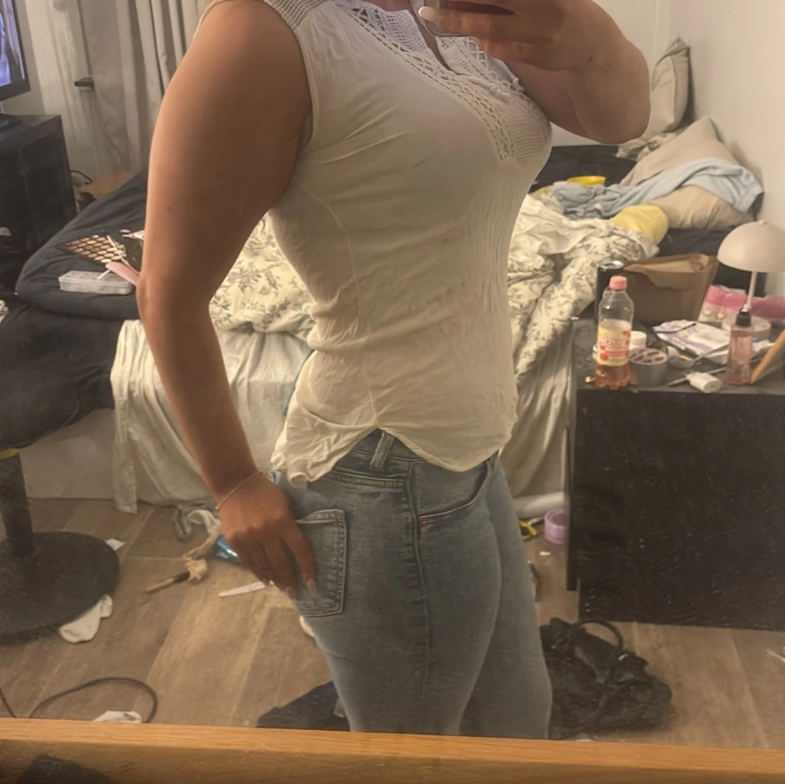 Vit ärmlös linnetopp med spets - 3