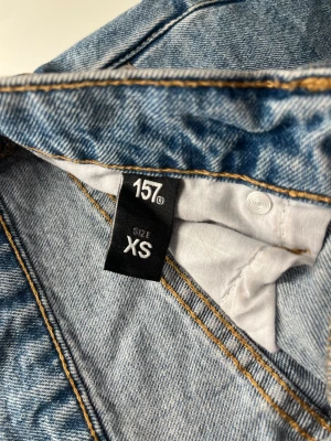 Blå jeanskjol från lager 157 - En jeanskjol som inte kommit till användning. Den har inga skador köpte den i somras.