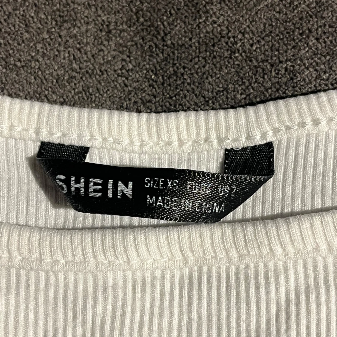 Vit ribbad linnetopp från SHEIN - 2