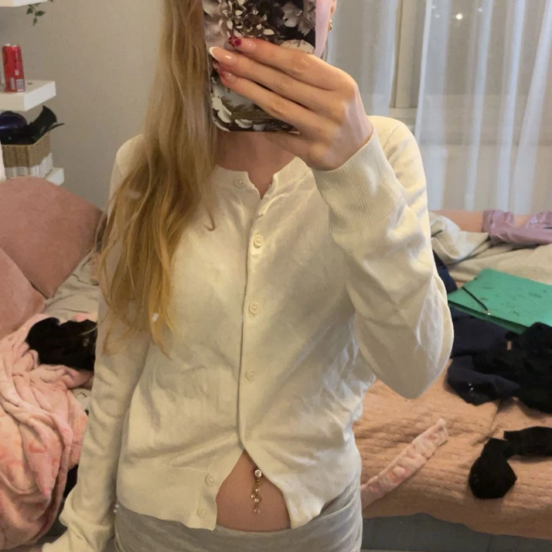 Vit kofta med knappar