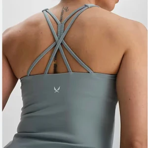 grönt tränings linne - helt oanvändt linne som är slutsålt!💕 (hittade ingen bild på framsidan därav det svarta linnet🥹)