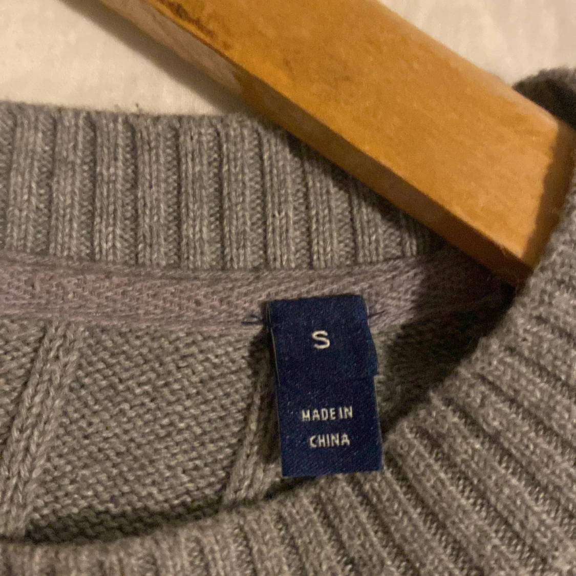 Grå kabelstickad tröja från GANT - 2