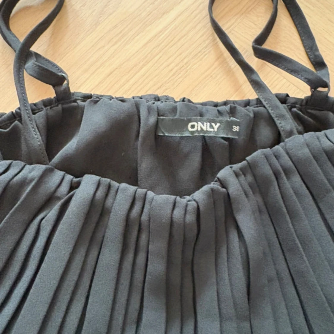 Svart plisserad byxdress från ONLY - 3