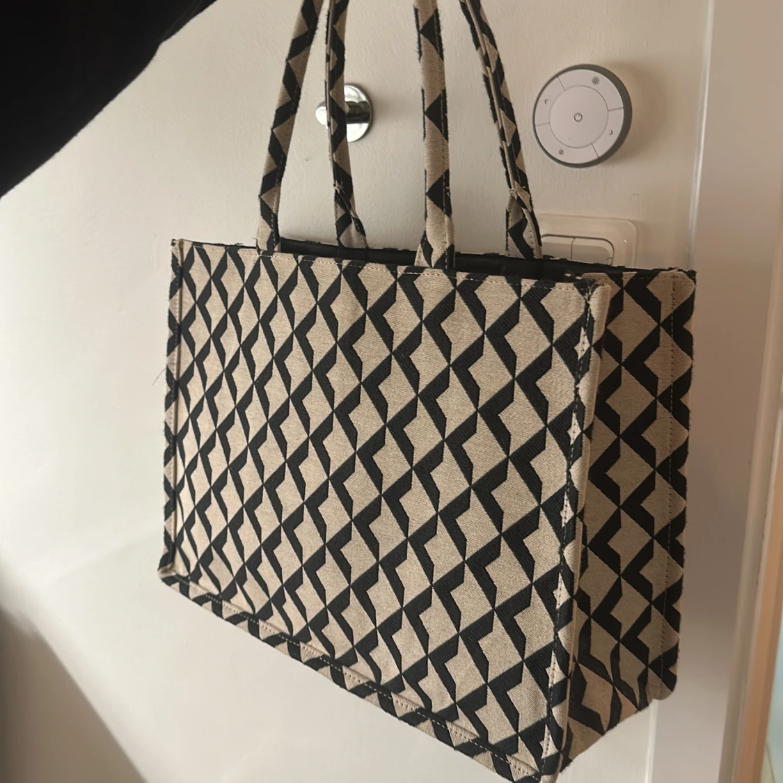 Beige och svart väska - 1