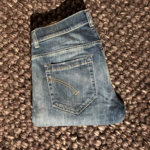 Dondup George Jeans - Dondup George Jeans i storlek 31. Skick 10/10 (som nya). Nypris +-3000. Mitt pris 599. Kom pm vid frågor 