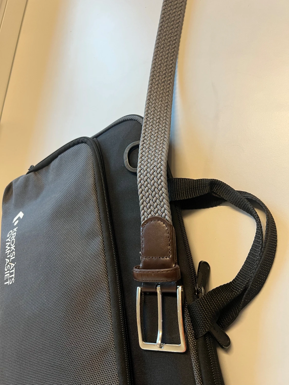 Grå flätat bälte från Howard London - 1