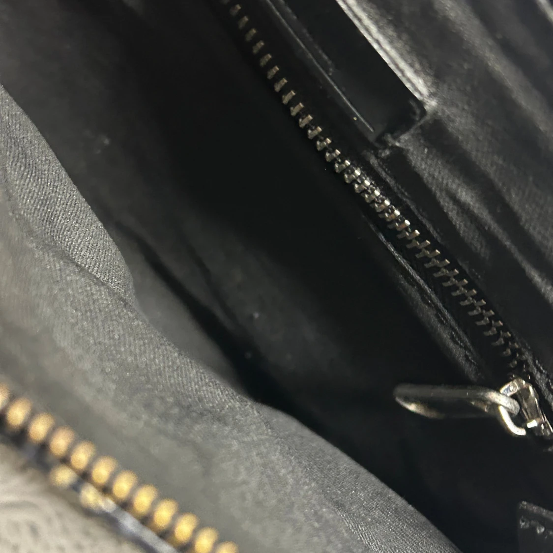 Svart axelväska från h&m - 4