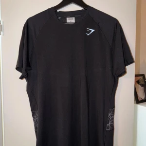 Gymshark - t-shirt - Gymshark - tshirt Strl M Aldrig använd, cond 9/10 Nypris 239:- Mitt pris 100:- 
